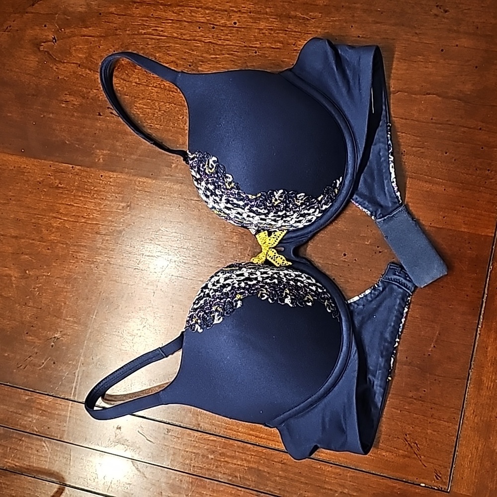 Victoria Secret Body by Victoria perfect shape push up bra